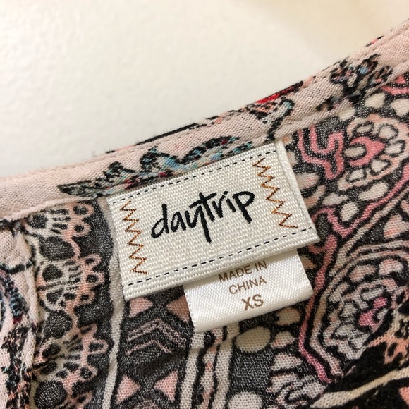 Women’s really cute Blouse - Picture 2 of 2